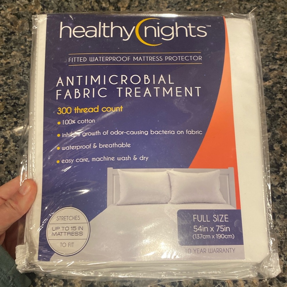 NWT Healthy Nights Full Size Antimicrobial Fitted Waterproof Mattress Protector